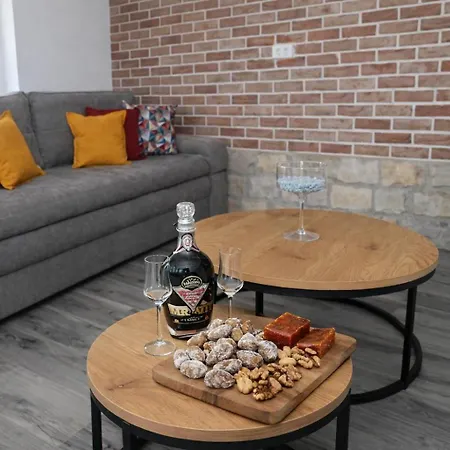 Stone & Sea Semesterbostad *